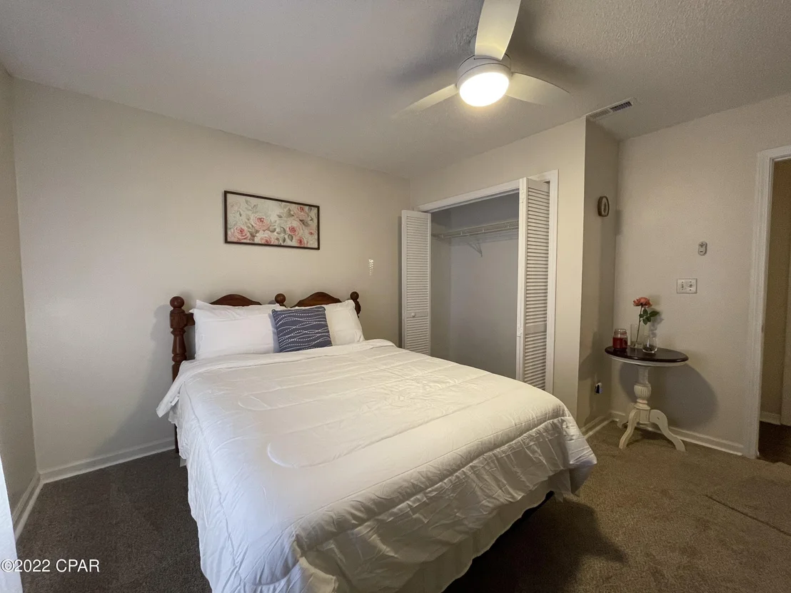 Photo of 2860 Henderson Road