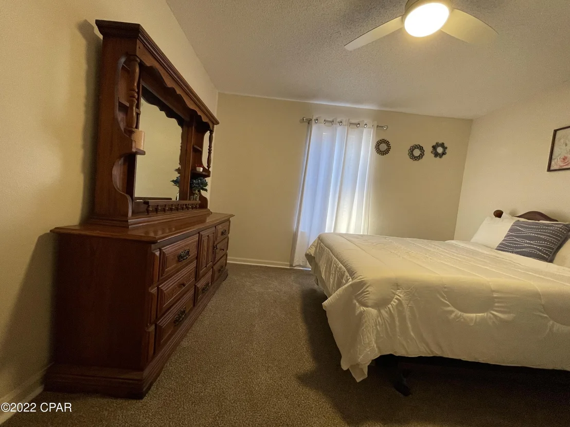 Photo of 2860 Henderson Road