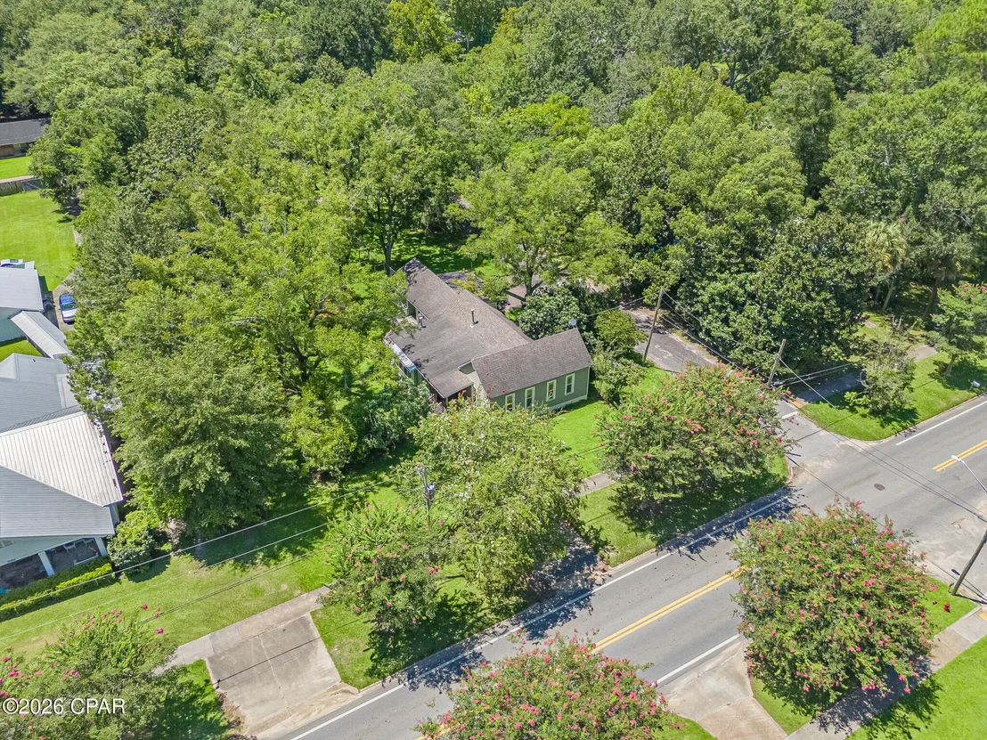 Photo of 672 Main Street