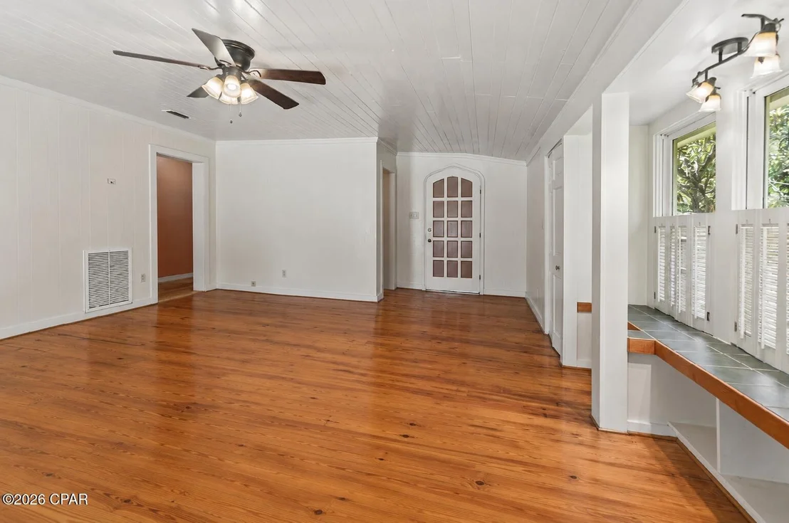 Photo of 672 Main Street