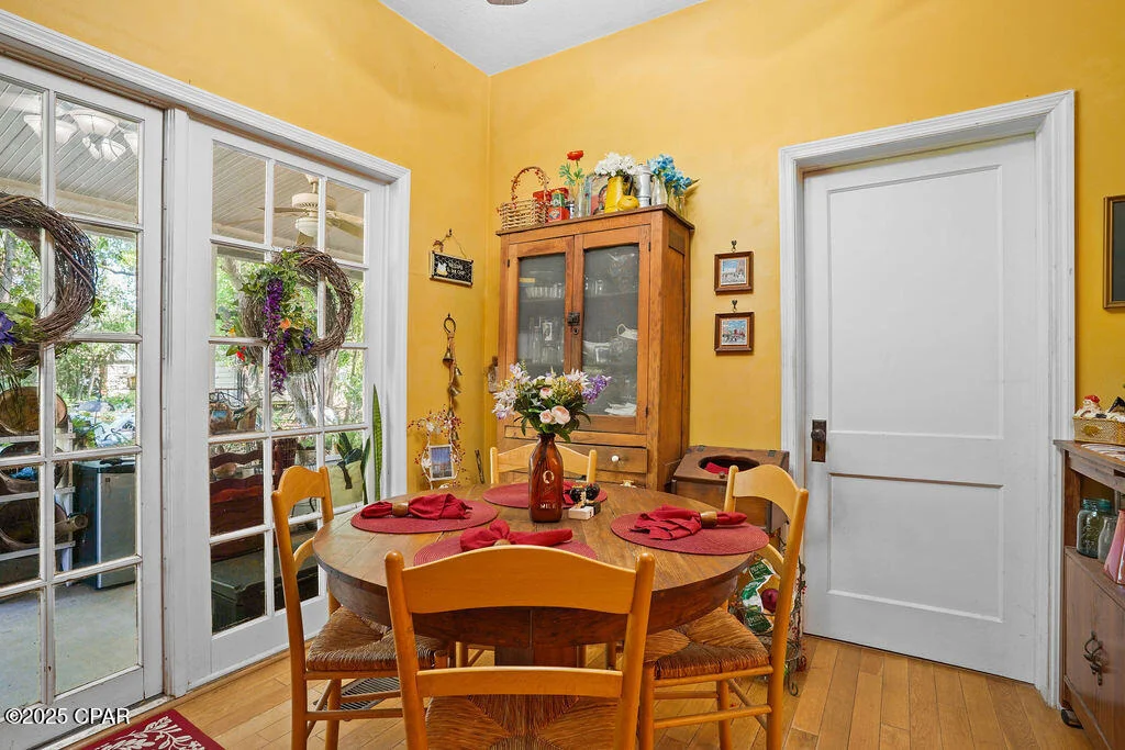 Photo of 1324 Coggin Avenue