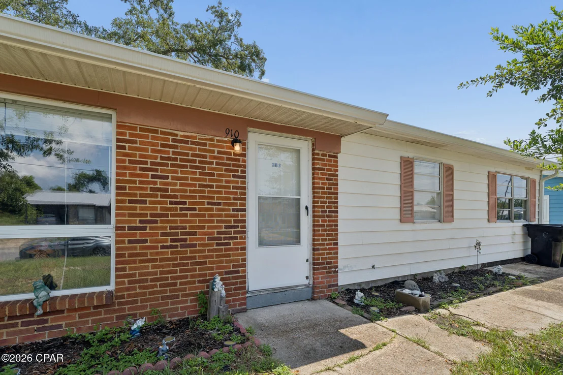 Photo of 910 Nottingham Drive