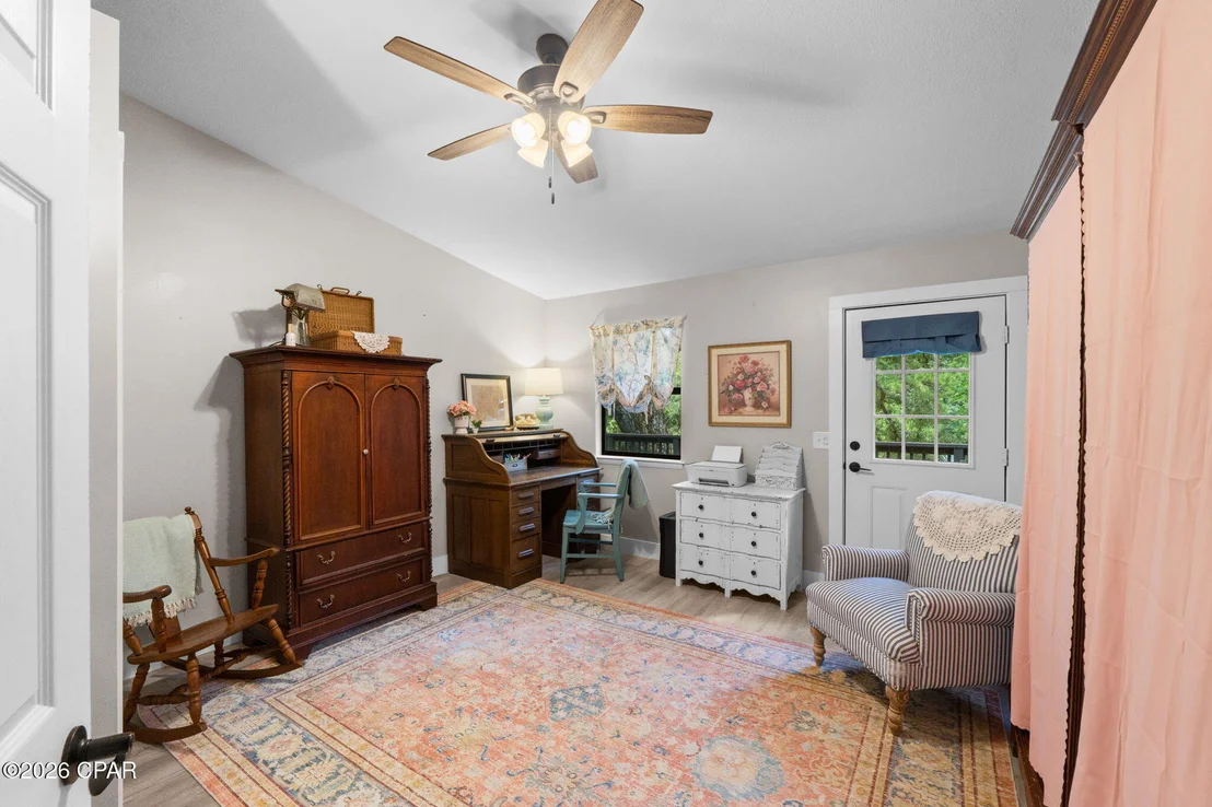 Photo of 3875 River Road