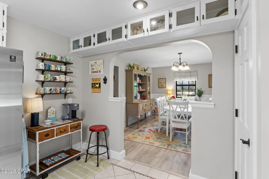 Photo of 3875 River Road