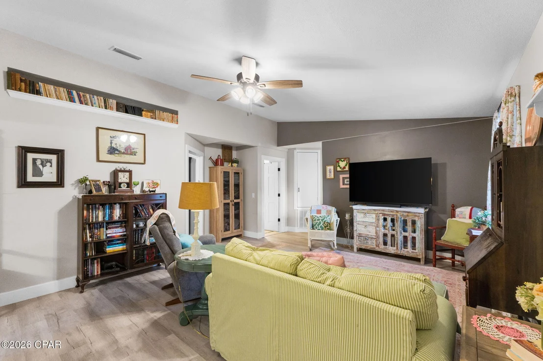 Photo of 3875 River Road