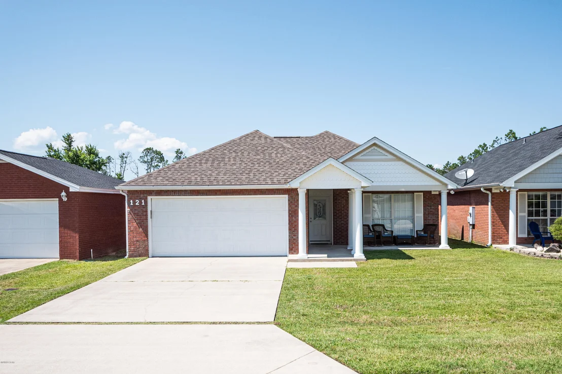 Photo of 121 Lakeridge Drive