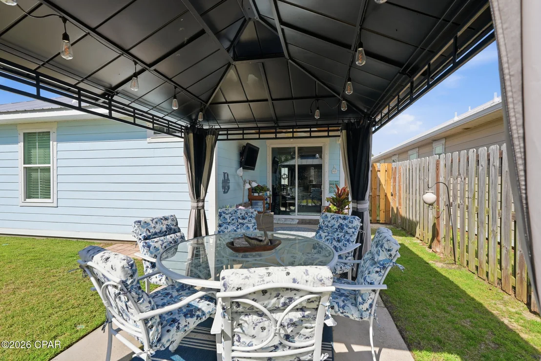 Photo of 8437 Warner Place