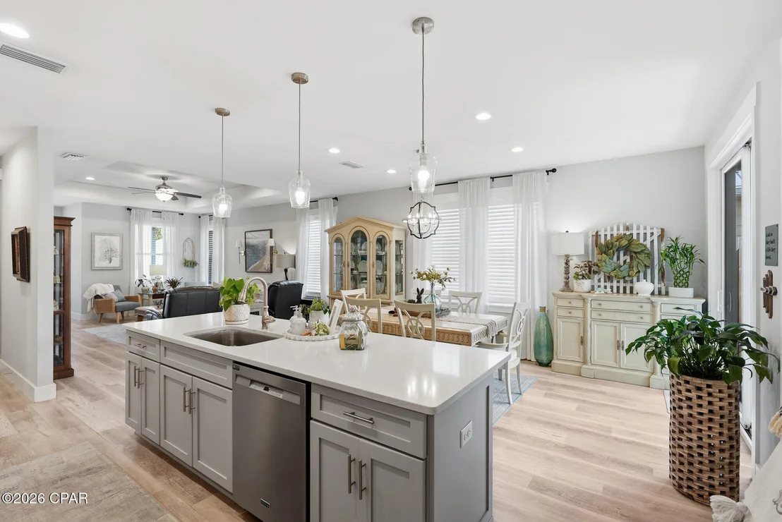 Photo of 8437 Warner Place