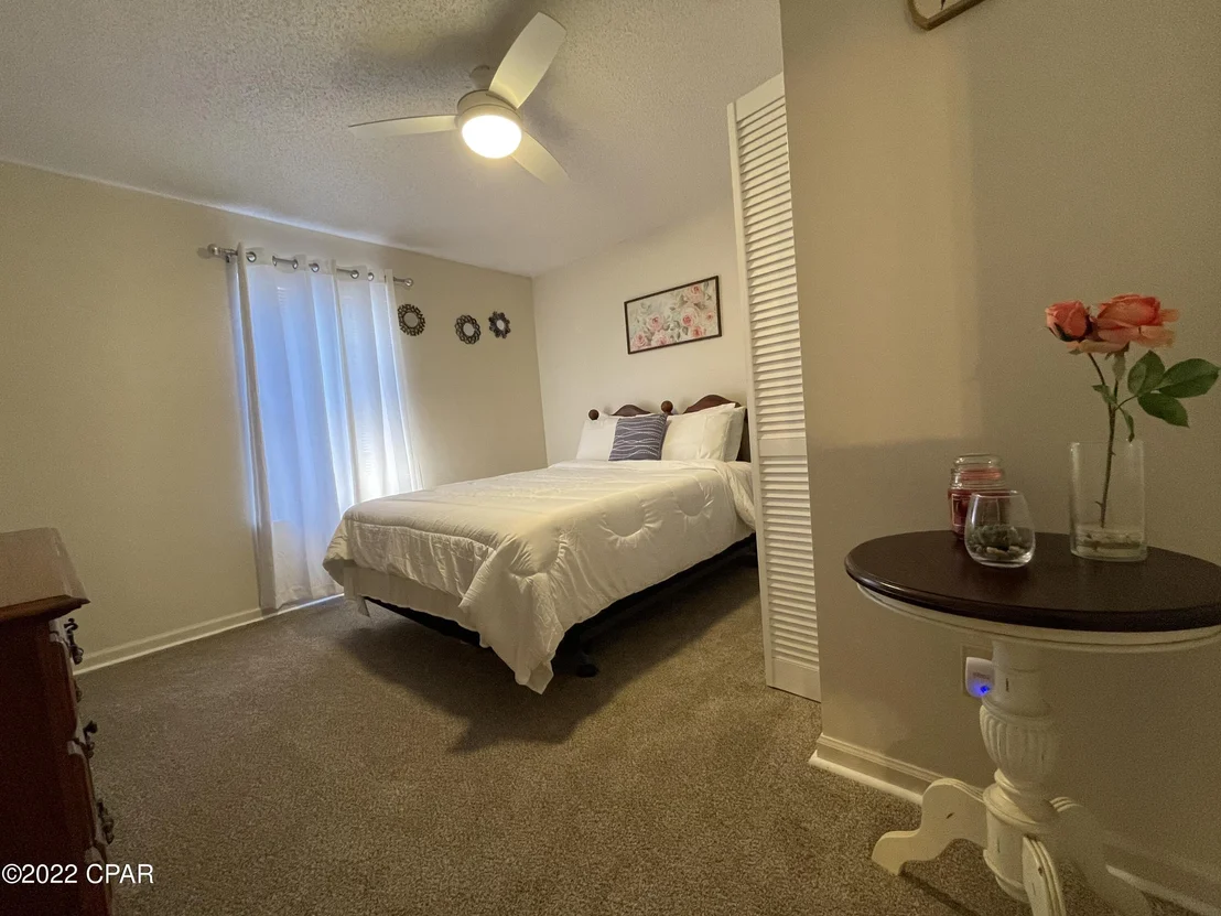 Photo of 2860 Henderson Road