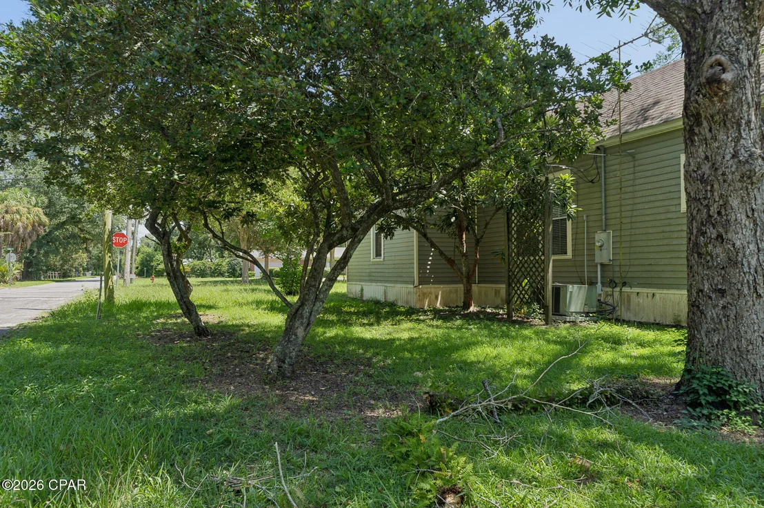 Photo of 672 Main Street