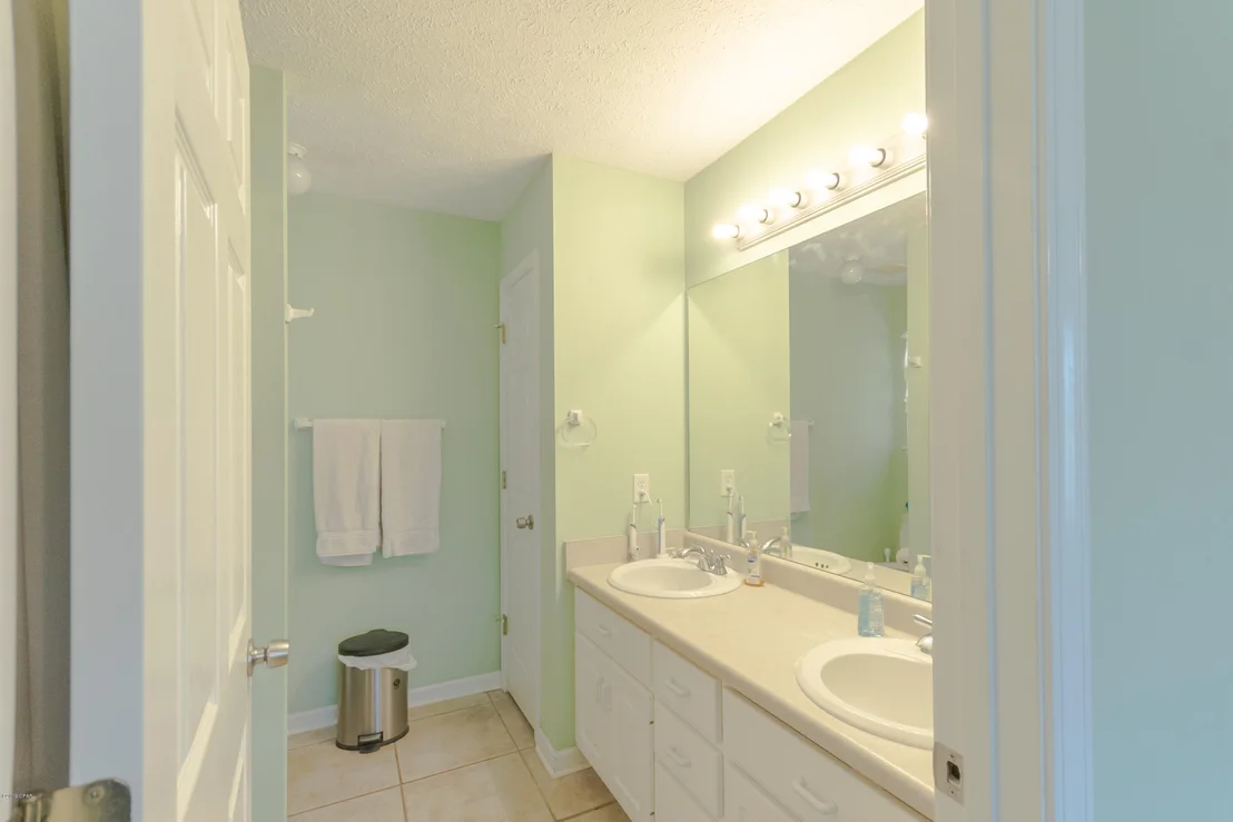 Photo of 121 Lakeridge Drive