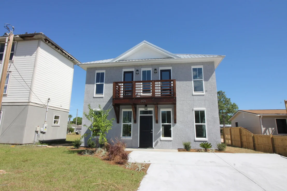 Photo of 6104 BEACH Drive