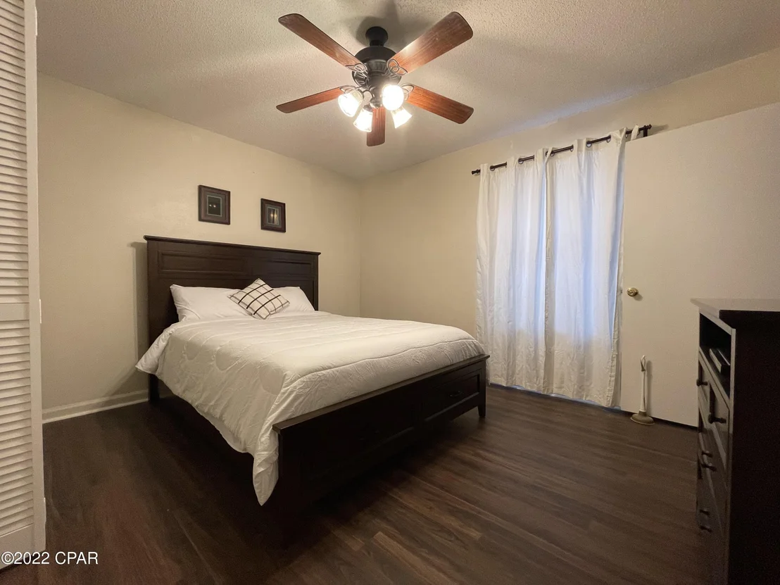 Photo of 2860 Henderson Road