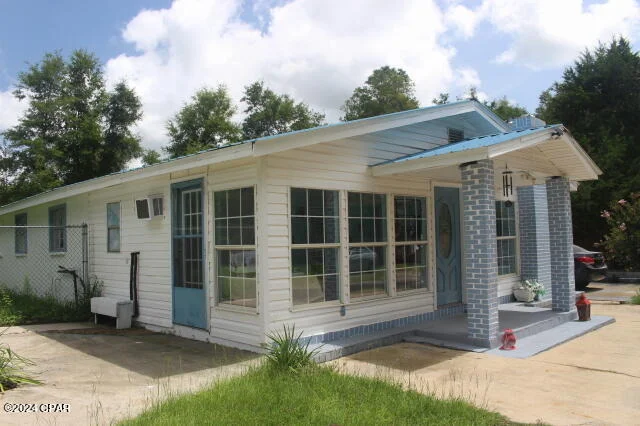 Photo of 4583 Dickson Road