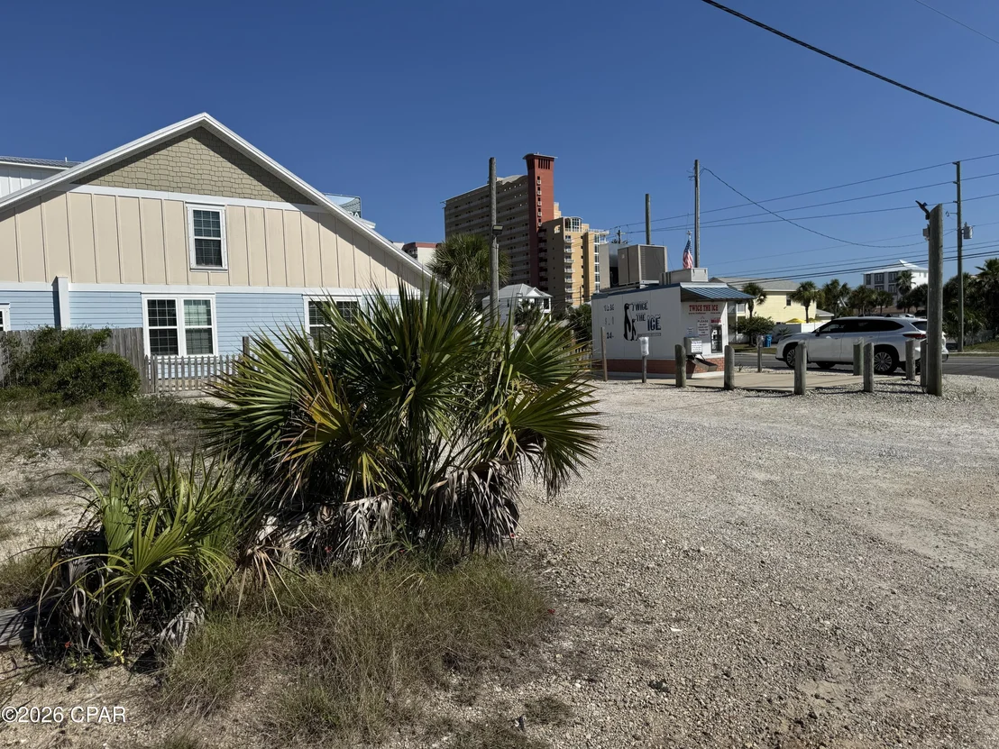 Photo of 6812 Thomas Drive
