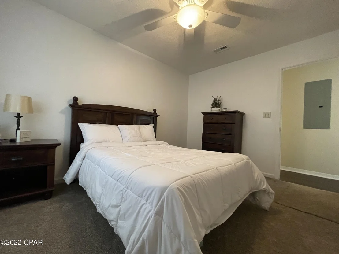Photo of 2860 Henderson Road