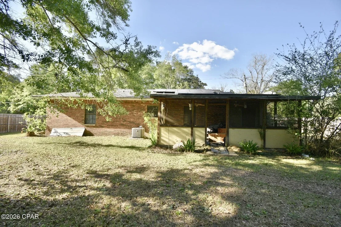Photo of 1395 Warren Avenue