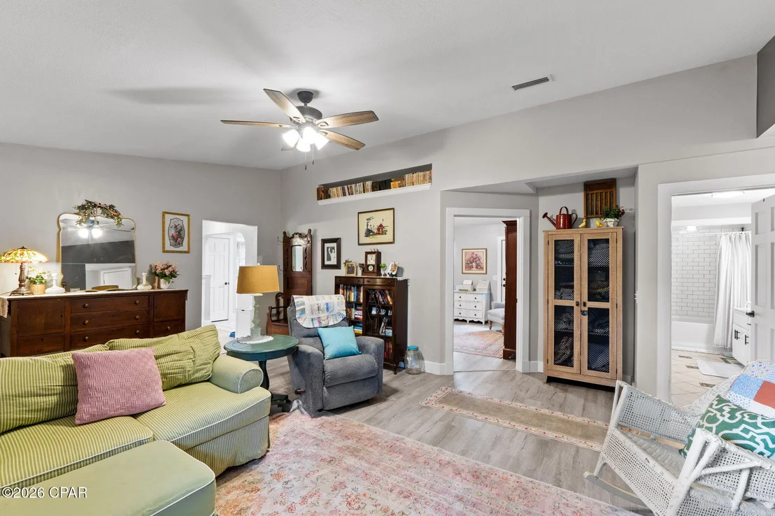 Photo of 3875 River Road
