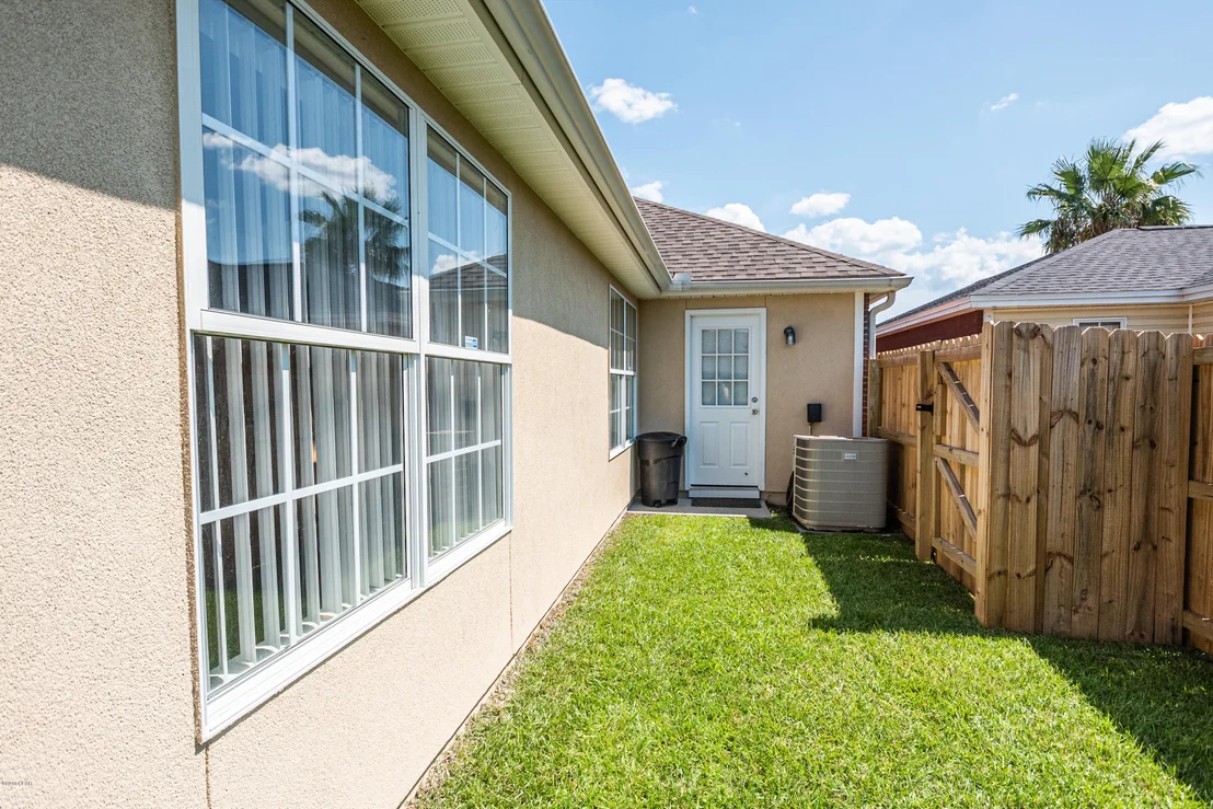 Photo of 121 Lakeridge Drive