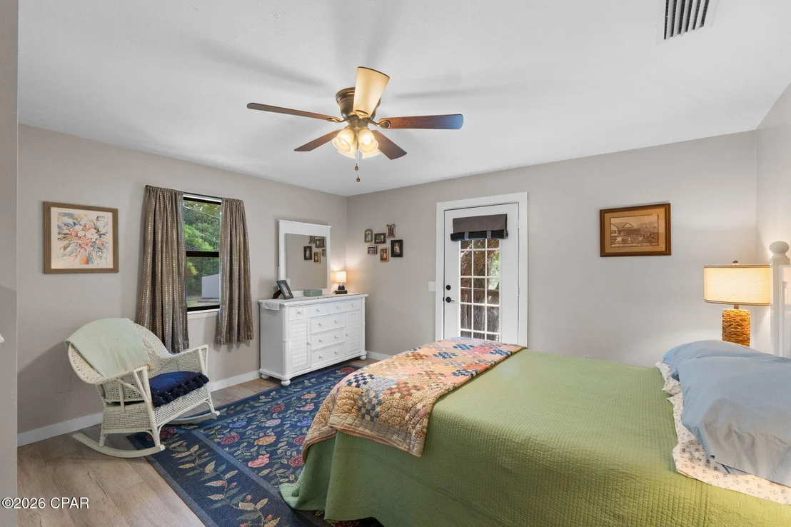 Photo of 3875 River Road
