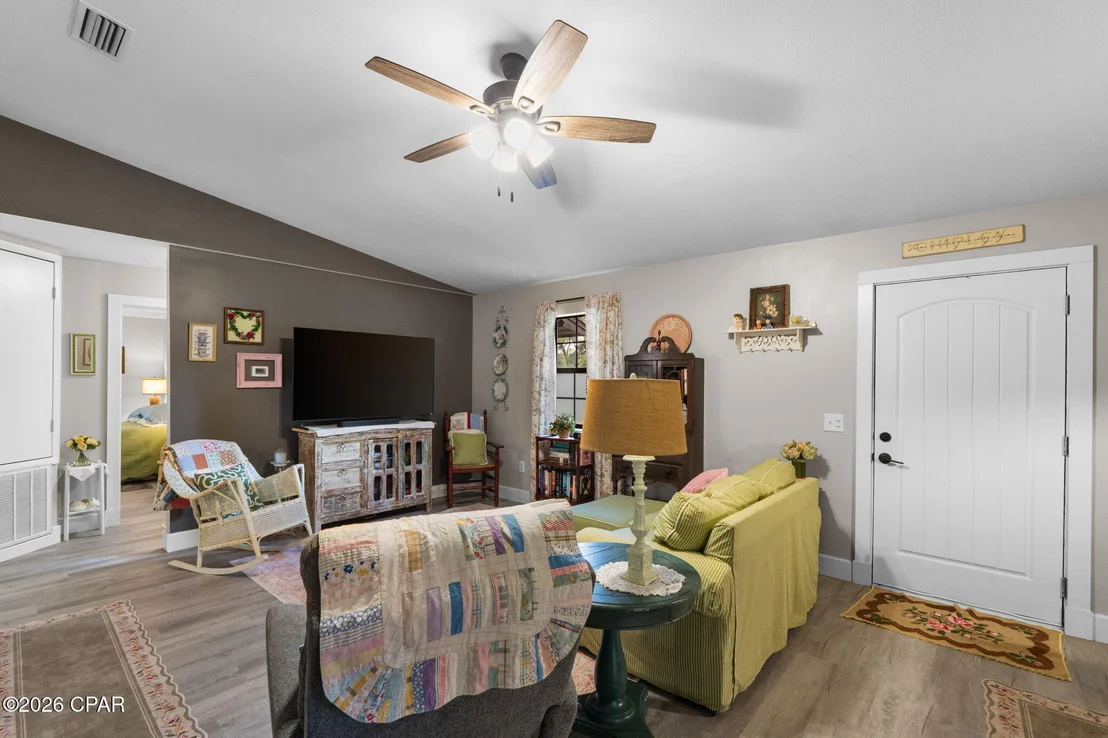 Photo of 3875 River Road