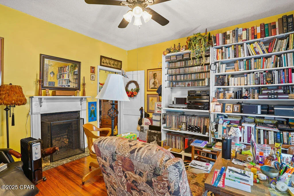 Photo of 1324 Coggin Avenue