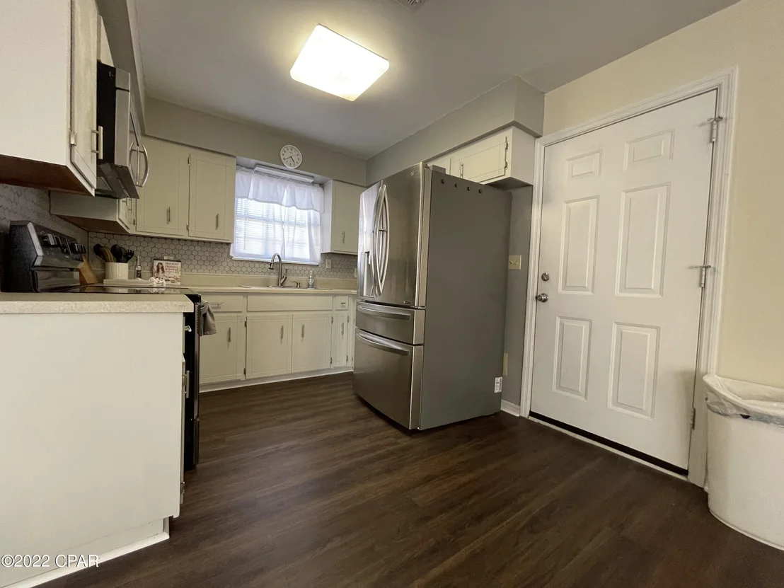 Photo of 2860 Henderson Road