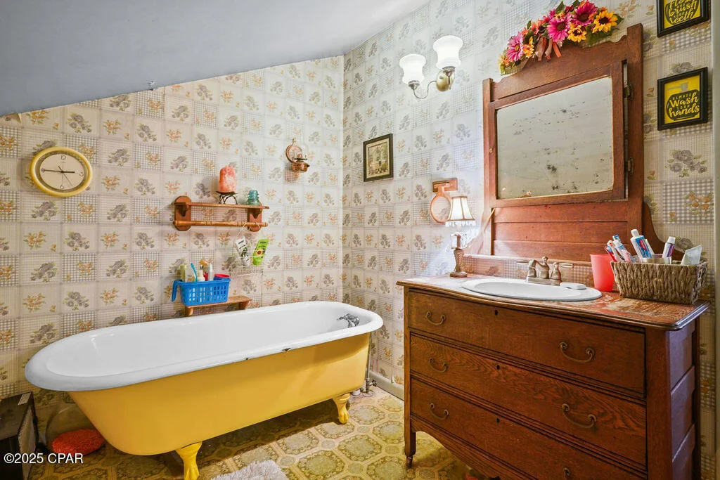 Photo of 1324 Coggin Avenue