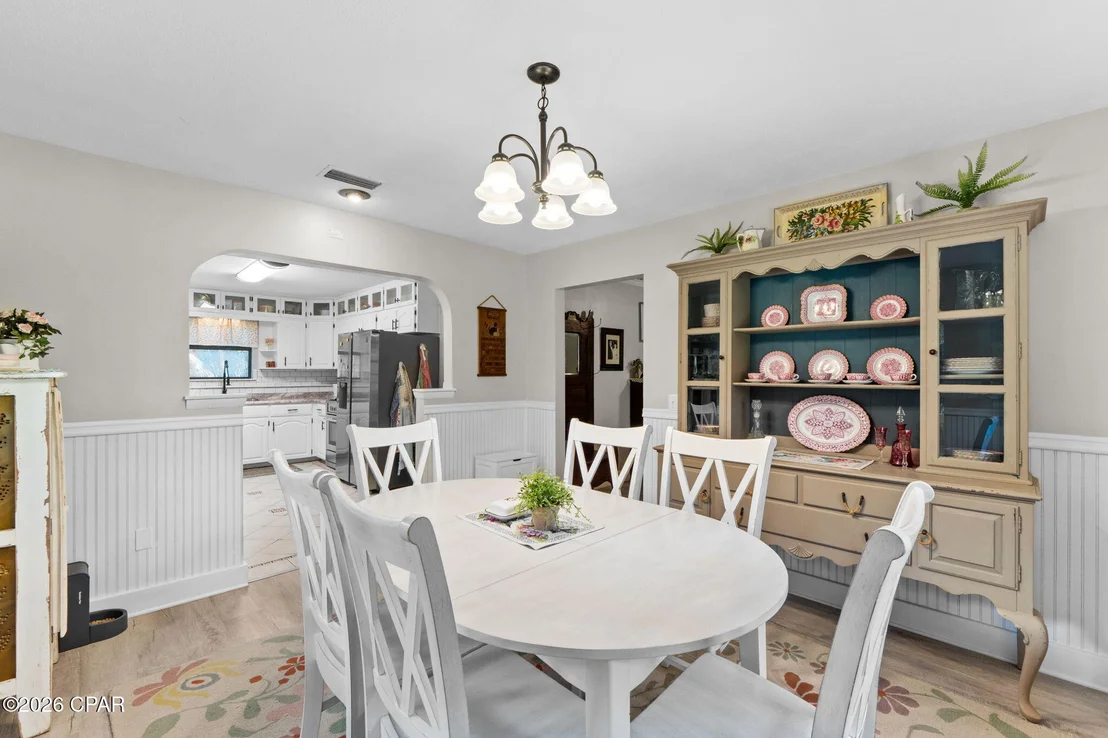 Photo of 3875 River Road