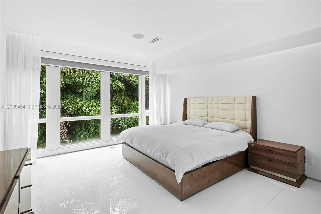 Photo of 480 Ocean Blvd