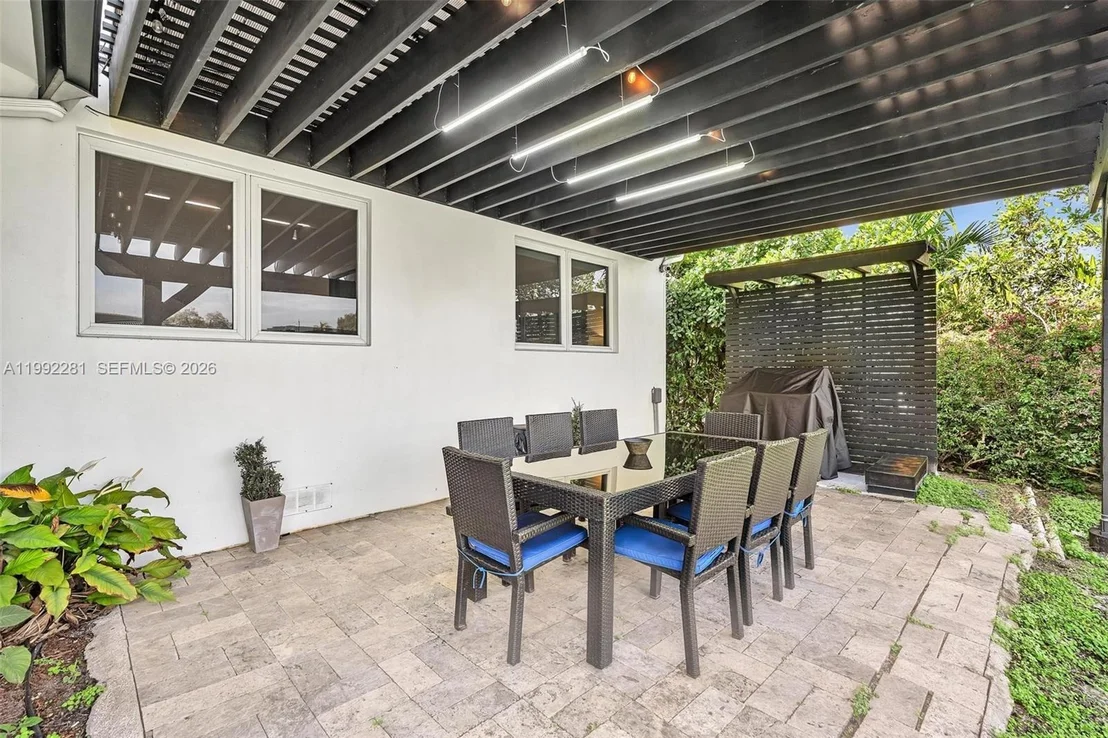 Photo of 472 Sunset Dr