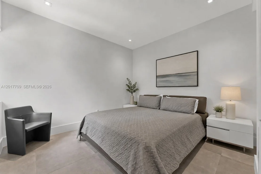 Photo of 10 Samana Dr