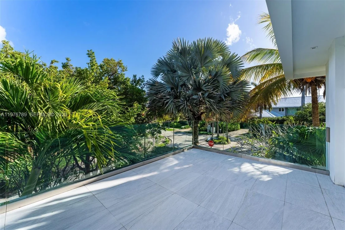 Photo of 741 Harbor Dr