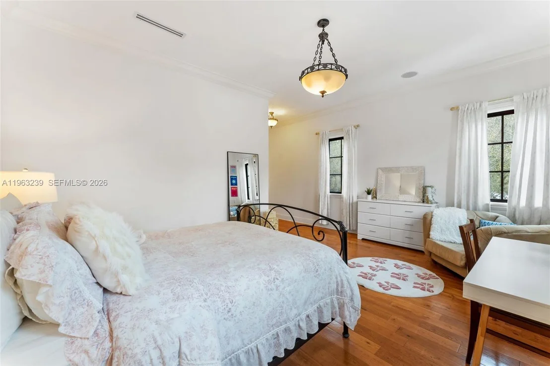 Photo of 11111 Killian Park Rd