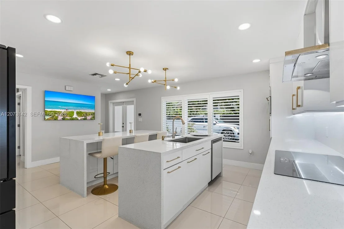 Photo of 932 Bird Rd
