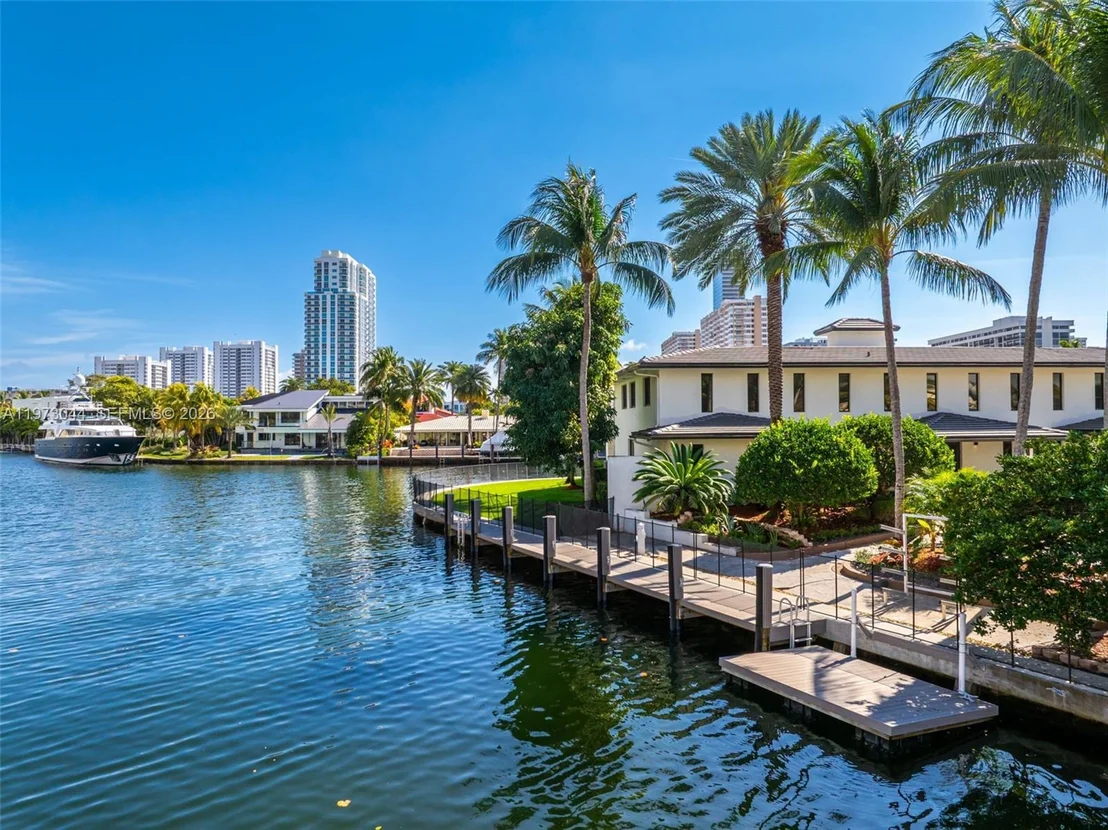 Photo of 501 Hibiscus Dr