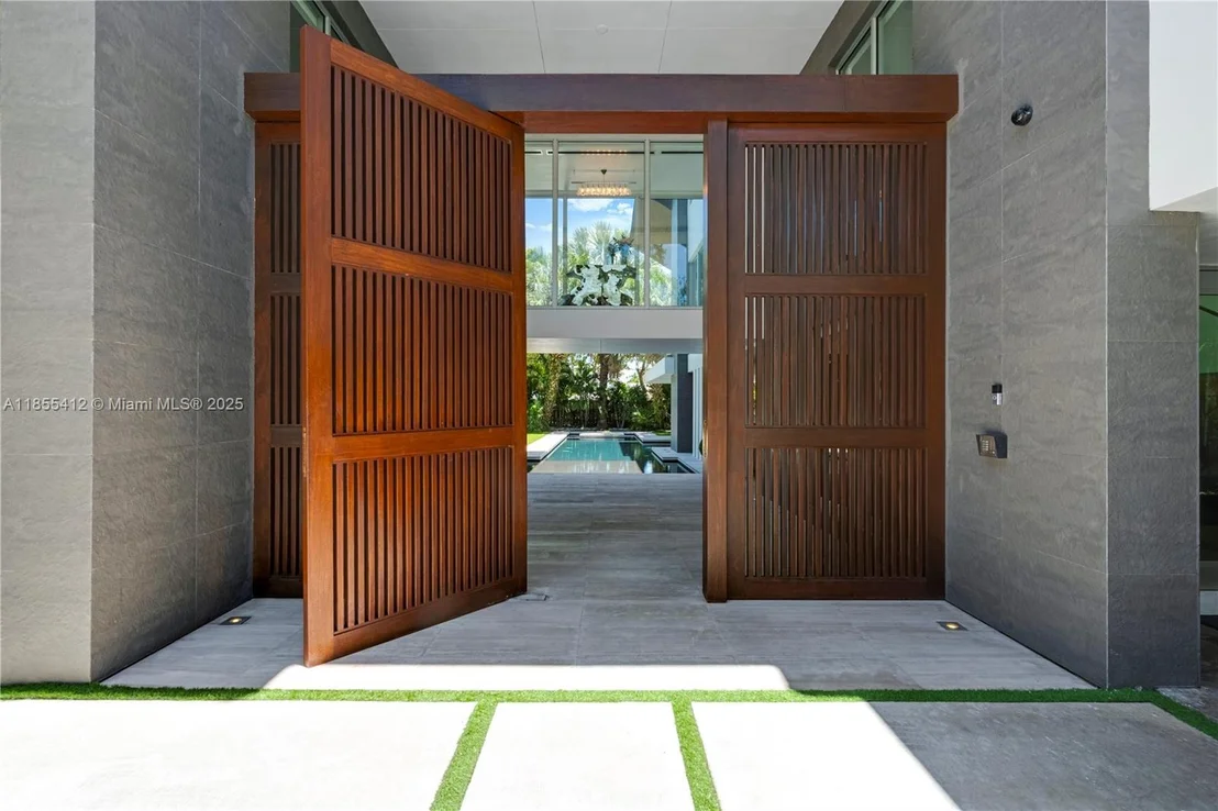 Photo of 545 SABAL PALM