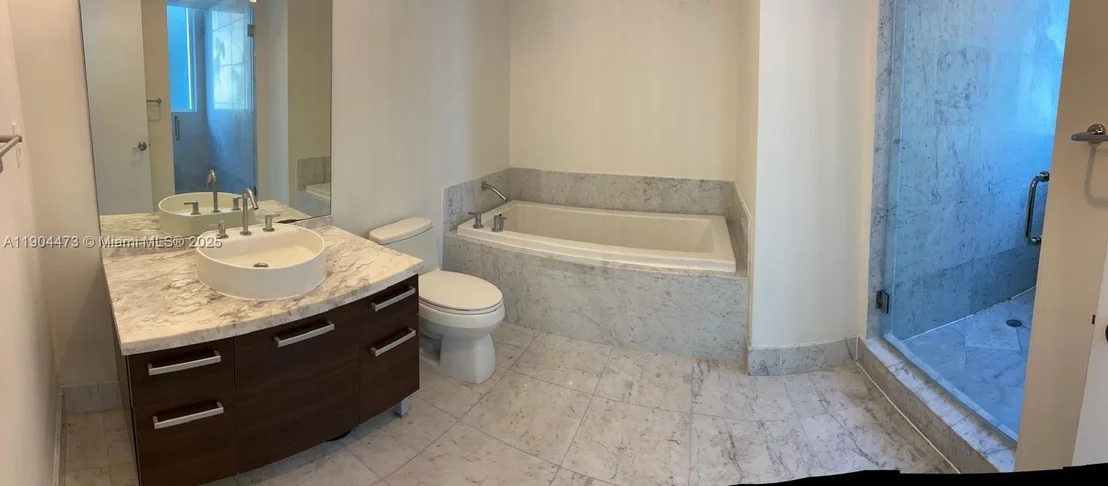 Photo of Unit 908 at 244 Biscayne Blvd