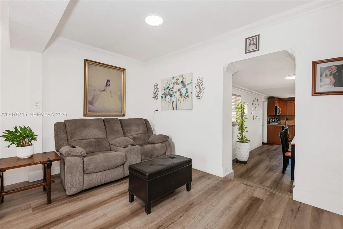 Photo of 359 W 35th St