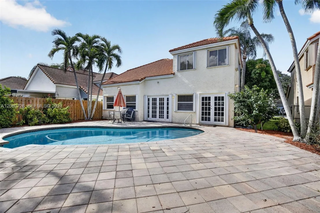 Photo of 2638 Oak Park Cir
