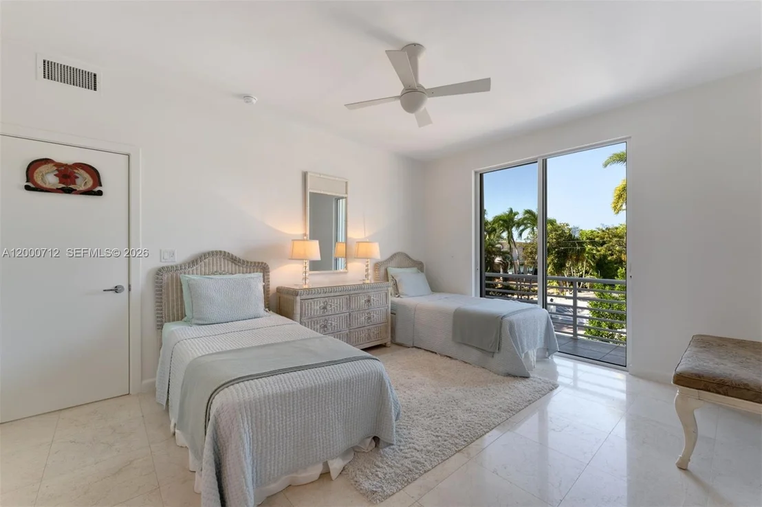 Photo of 137 Sapodilla Dr