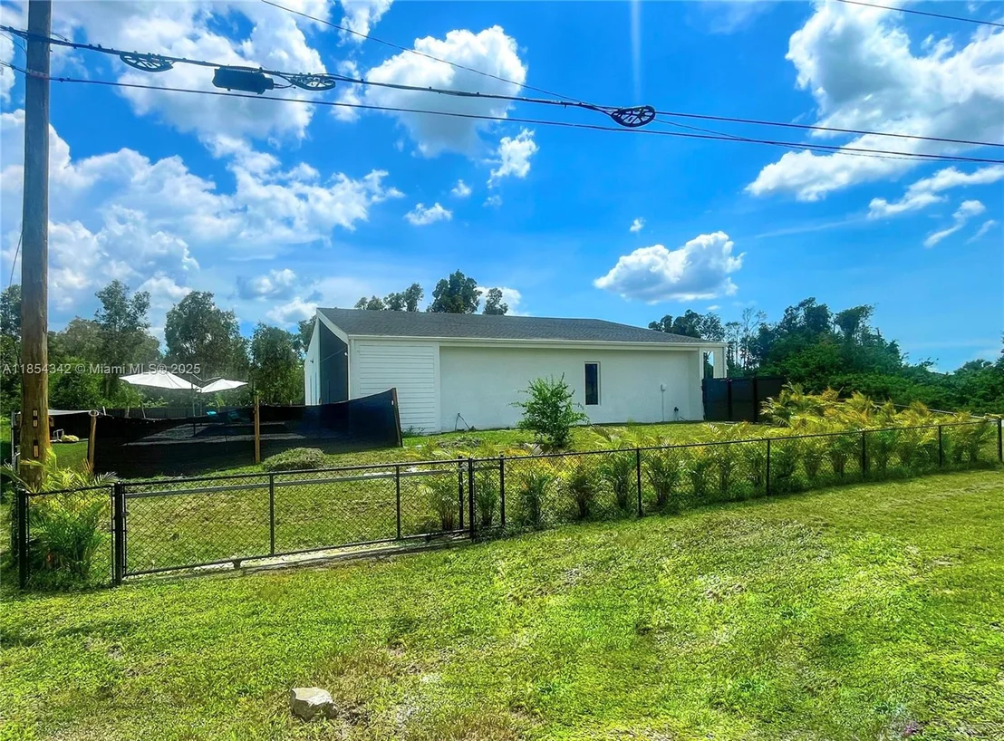Photo of 395 Pace Avenue