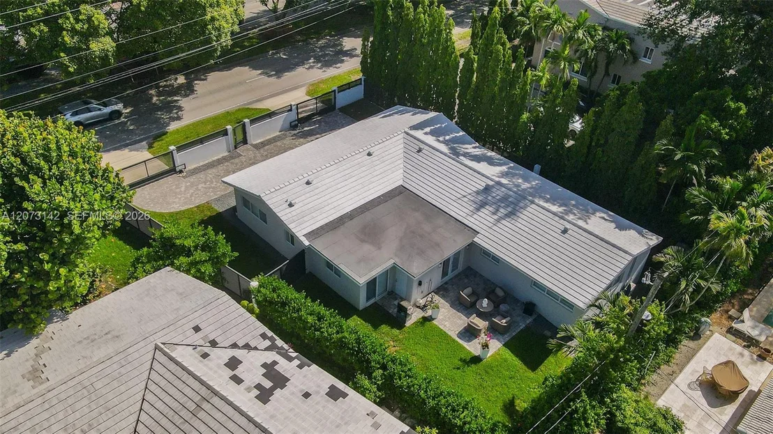 Photo of 932 Bird Rd