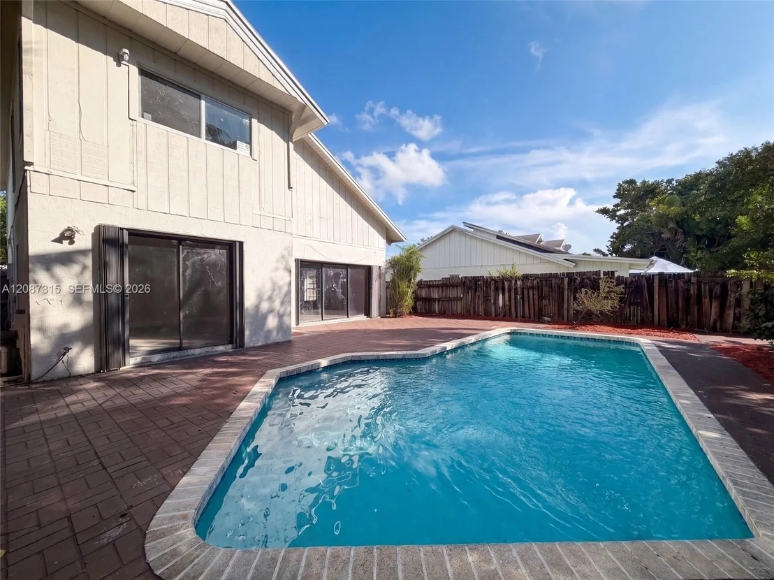 Photo of 2496 Douglas Ave