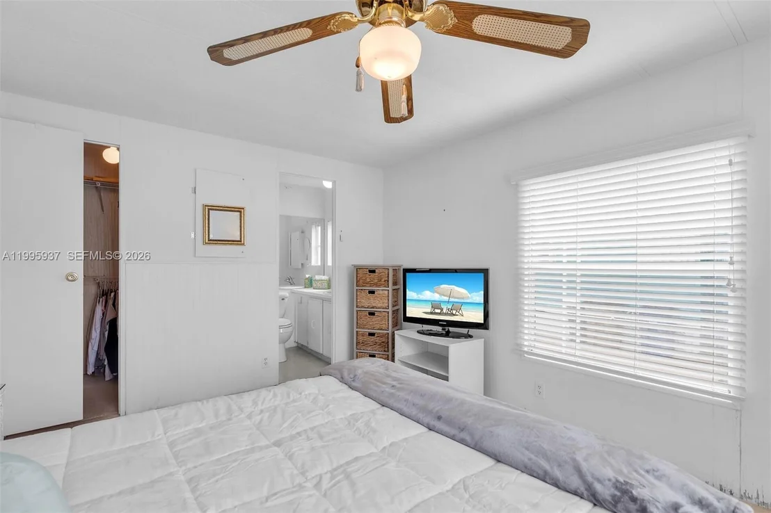 Photo of 812 S Silver Cir