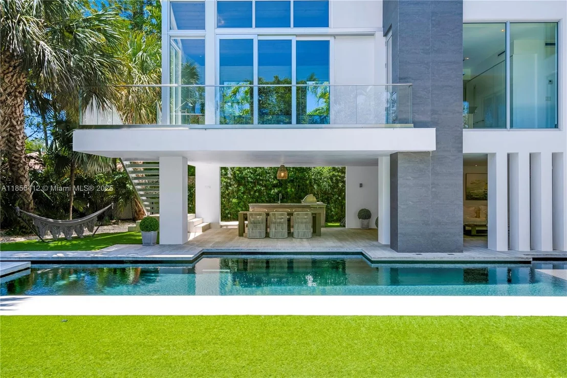 Photo of 545 SABAL PALM