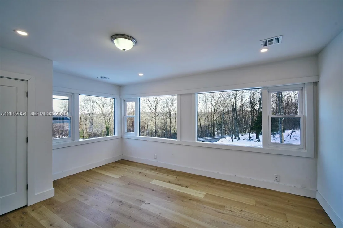 Photo of 189 Mc Namara Rd