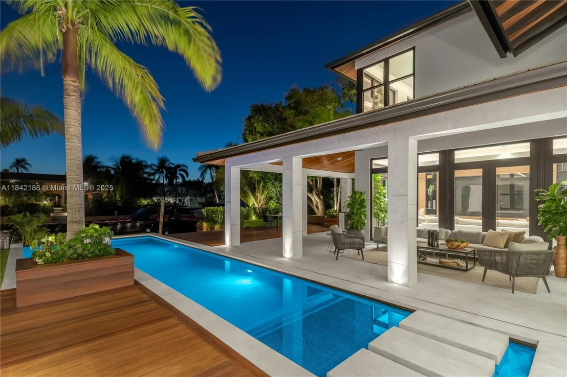 Photo of 4241 Palm Ln