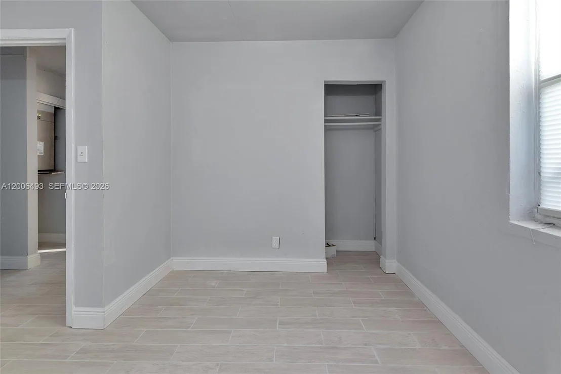 Photo of 562 W 4th St