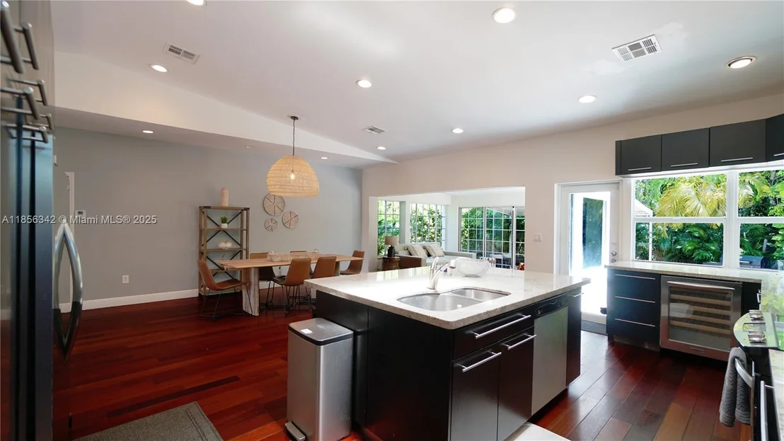 Photo of 691 Ridgewood Rd